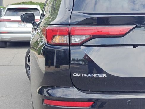 New 2025 Mitsubishi Outlander SE image 35