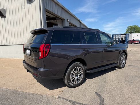 Used 2025 Ford Expedition Active AWD/4WD image 4