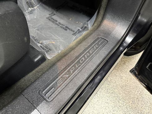 Used 2017 Ford Explorer XLT AWD/4WD image 42