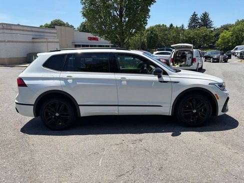 Used 2022 Volkswagen Tiguan SE R-Line FWD image 9