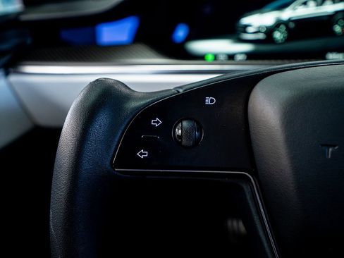 Used 2022 Tesla Model X Plaid image 40