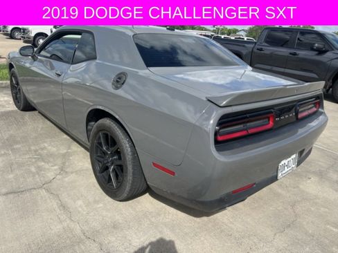 Used 2019 Dodge Challenger SXT w/ Driver Convenience Group RWD image 2