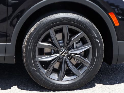 Used 2022 Volkswagen Tiguan SE FWD image 38