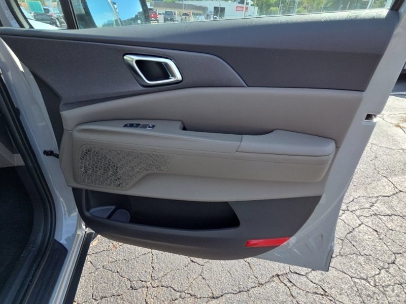 New 2027 Kia Carnival SX FWD image 13