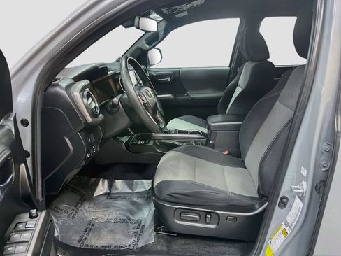 Used 2021 Toyota Tacoma TRD Off-Road w/ Technology Package AWD/4WD image 19