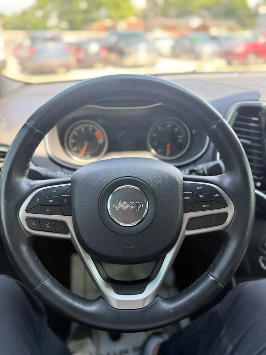 Used 2019 Jeep Cherokee High Altitude AWD/4WD image 18