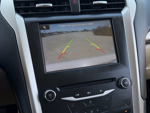 Used 2013 Ford Fusion SE FWD image 19