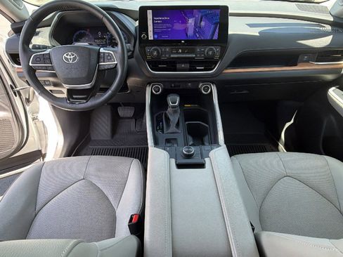 Used 2024 Toyota Grand Highlander AWD image 26