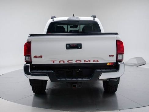 Used 2022 Toyota Tacoma SR5 AWD/4WD image 4