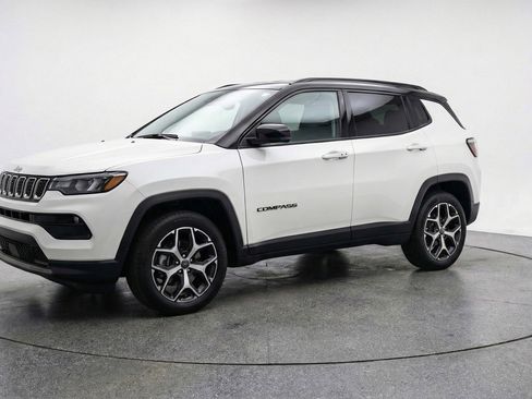 Used 2025 Jeep Compass Limited AWD/4WD image 3