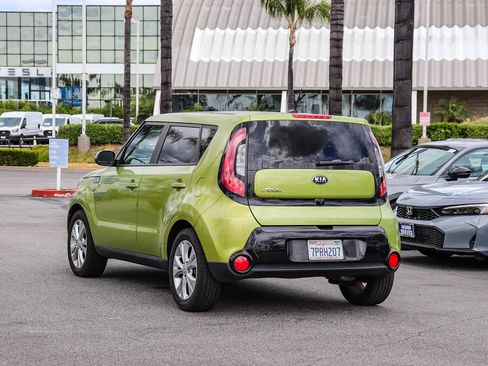 Used 2016 Kia Soul + FWD image 4