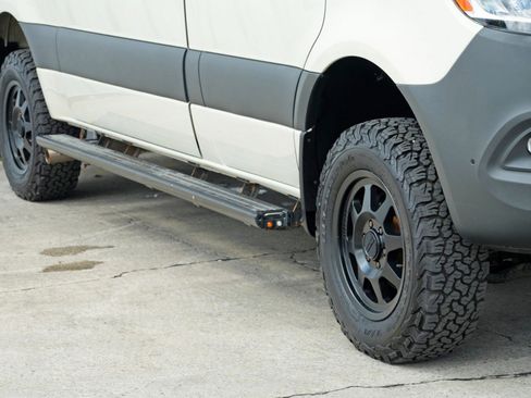 Used 2020 Mercedes-Benz Sprinter 2500 w/ Premium Plus Package image 82