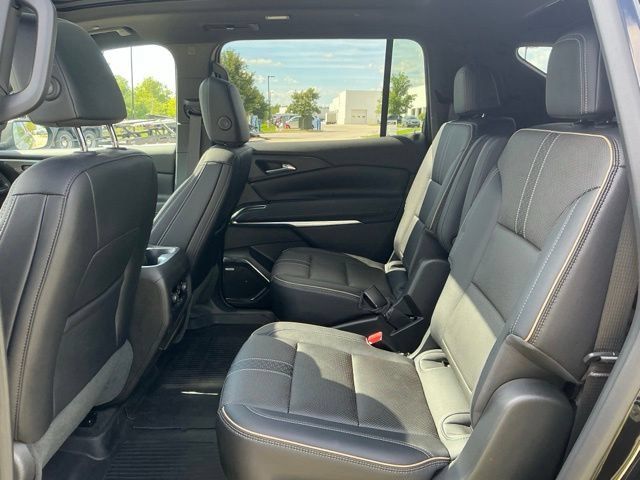 Used 2025 Chevrolet Traverse High Country w/ LPO, Floor Liner Package AWD/4WD image 35