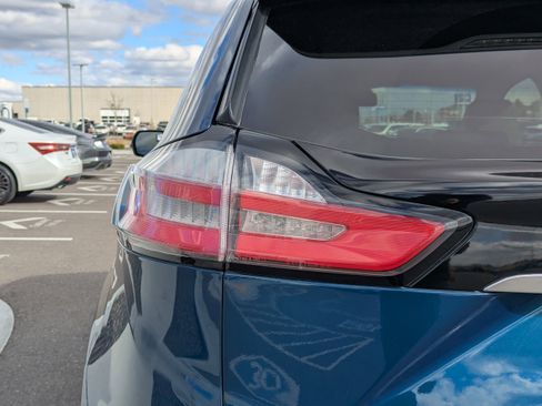 Used 2020 Ford Edge Titanium image 44