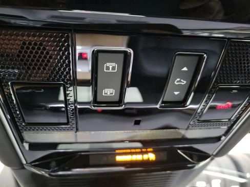 New 2026 Land Rover Range Rover SV AWD/4WD image 21