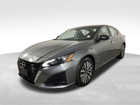Used 2024 Nissan Altima 2.5 SV AWD/4WD image 4