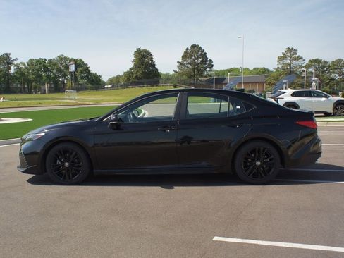 Used 2025 Toyota Camry SE image 12