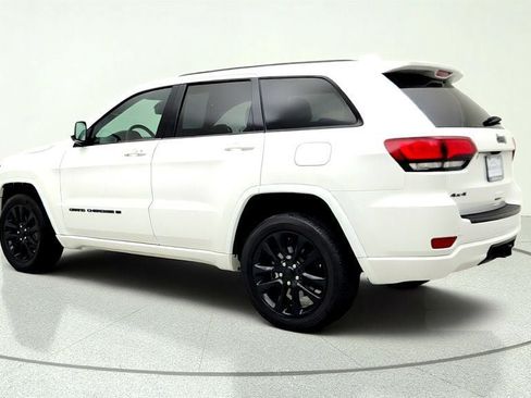 Used 2022 Jeep Grand Cherokee Laredo X AWD/4WD image 7