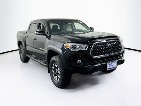 Used 2018 Toyota Tacoma TRD Off-Road AWD/4WD image 3