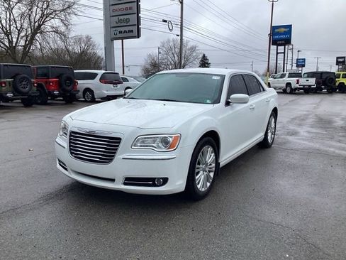 Used 2014 Chrysler 300 Base image 3