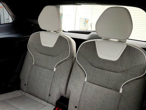 Used 2025 Volvo EX90 Ultra AWD/4WD image 18
