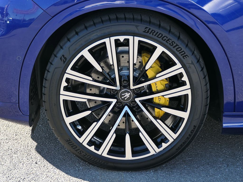Used 2024 Maserati Grecale Trofeo AWD/4WD image 9