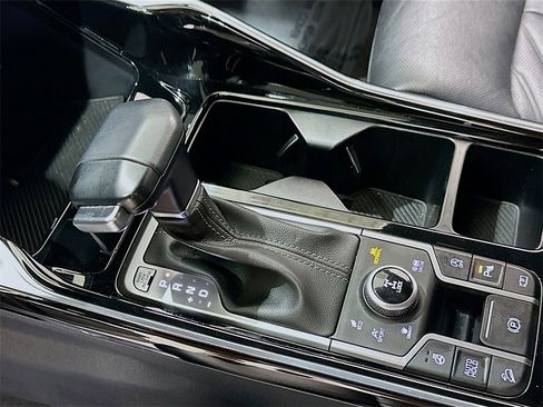 Used 2024 Kia Sorento SX Prestige image 17