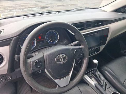 Used 2019 Toyota Corolla LE w/ LE Premium Package w/Moonroof FWD image 7