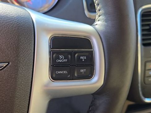Certified 2016 Chrysler Town & Country Touring-L w/ Driver Convenience Group FWD image 10