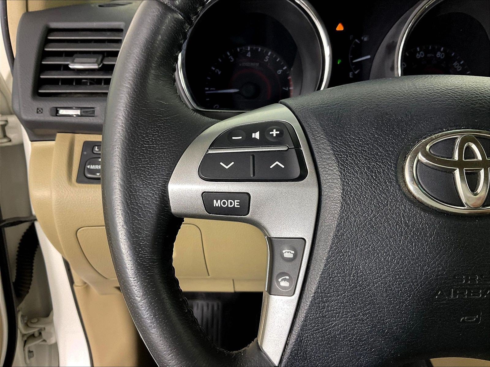 Used 2012 Toyota Highlander Limited w/ Tow Pkg AWD/4WD image 11