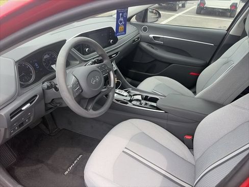 Used 2021 Hyundai Sonata SE FWD image 2