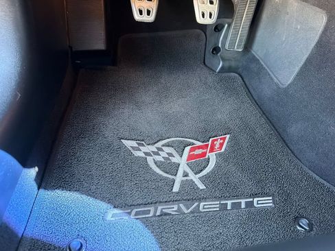 Used 2003 Chevrolet Corvette Coupe w/ Preferred Equipment Group RWD image 32