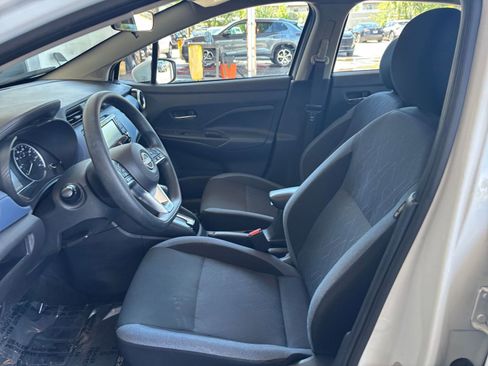 Used 2025 Nissan Versa SV FWD image 27