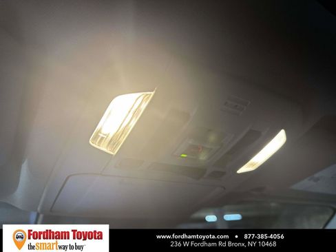 Used 2022 Toyota Highlander XLE AWD/4WD image 32