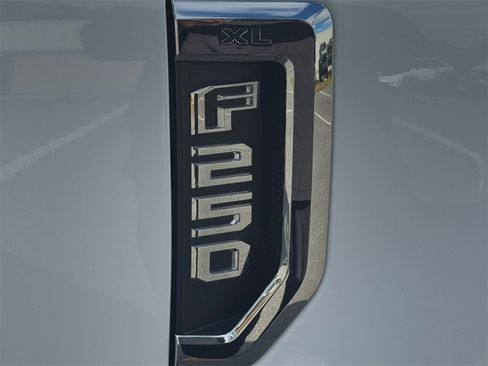 Used 2022 Ford F250 XL w/ Power Equipment Group image 16