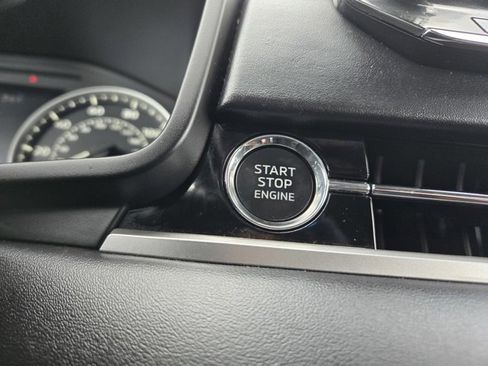 Used 2022 Mitsubishi Outlander SE image 22