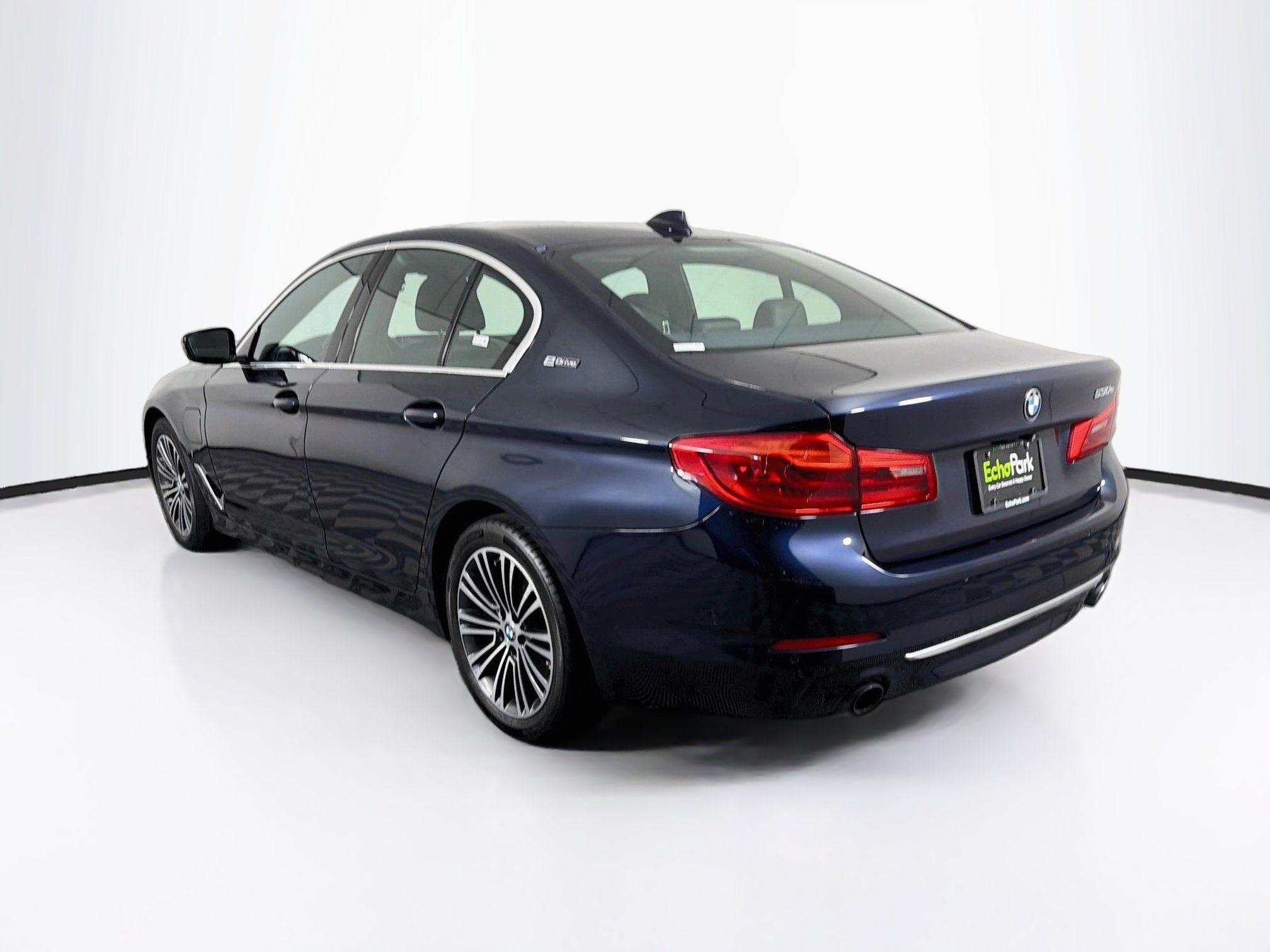 Used 2019 BMW 530e xDrive w/ Luxury Package AWD/4WD image 5