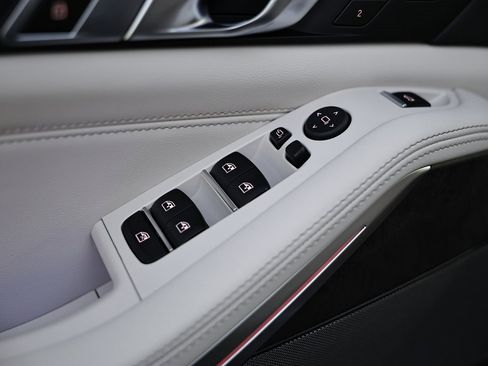 New 2026 BMW X5 xDrive40i w/ M Sport Package image 19