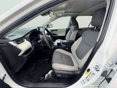 Used 2022 Toyota RAV4 XLE w/ Convenience Package AWD/4WD image 18