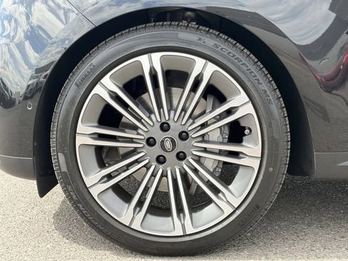 Used 2025 Land Rover Range Rover Sport SE image 31