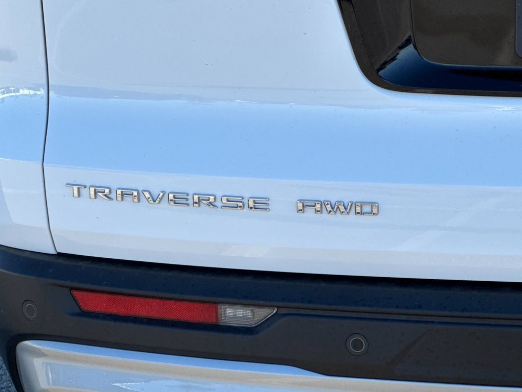 Used 2025 Chevrolet Traverse LT AWD/4WD image 33
