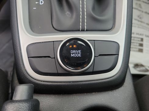 Used 2023 Hyundai Venue SEL image 28