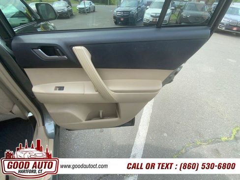 Used 2013 Toyota Highlander Plus AWD/4WD image 12