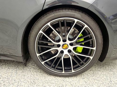 Used 2023 Porsche Panamera 4 Platinum Edition image 9