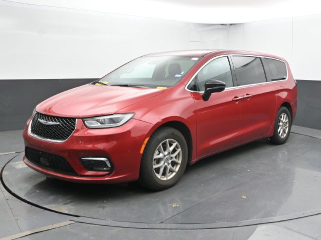 Used 2025 Chrysler Pacifica Select FWD image 7