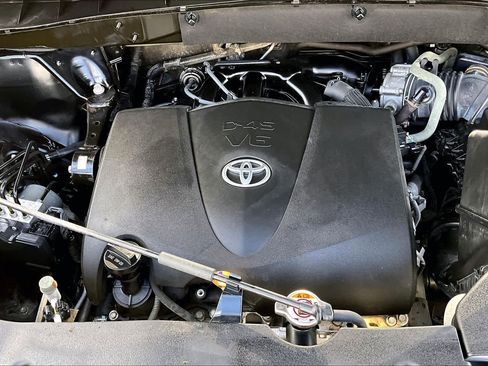 Used 2018 Toyota Highlander XLE FWD image 33