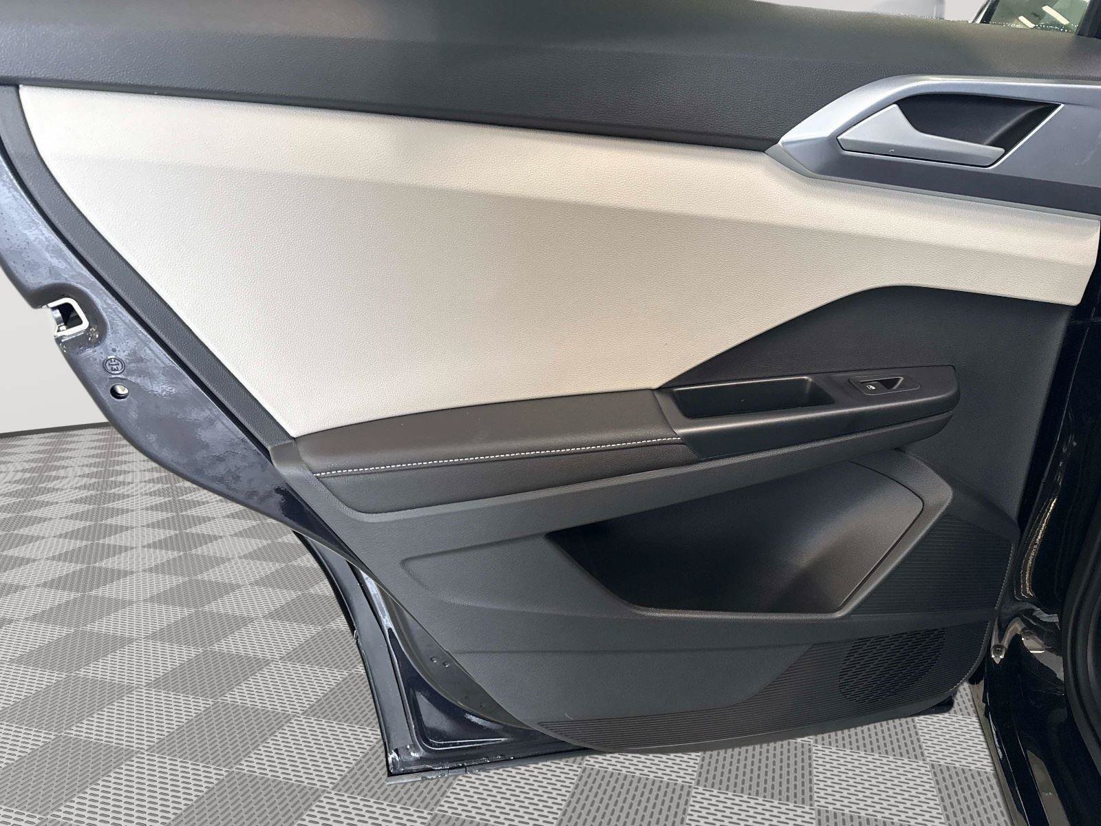 New 2026 Volkswagen Taos SE AWD/4WD image 12