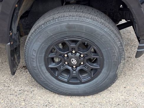 Used 2019 Toyota Tacoma SR5 AWD/4WD image 6