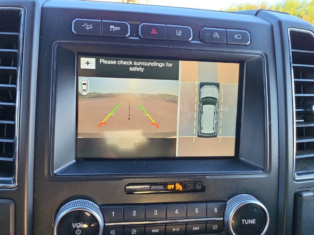 Used 2018 Ford Expedition Limited w/ Equipment Group 302A AWD/4WD image 18