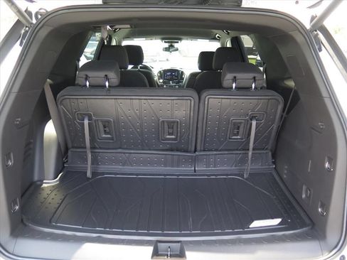Used 2023 Chevrolet Traverse LT FWD image 17